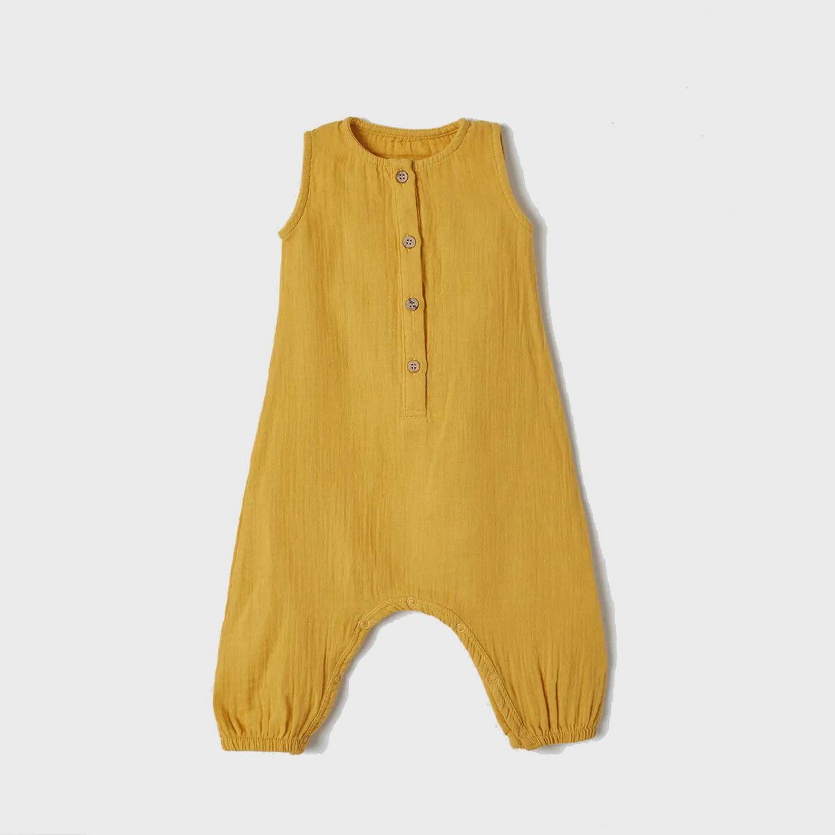 Senfgelber ärmelloser Bio Musselin Baby Overall aus 100% Bio-Baumwolle für Neugeborene.