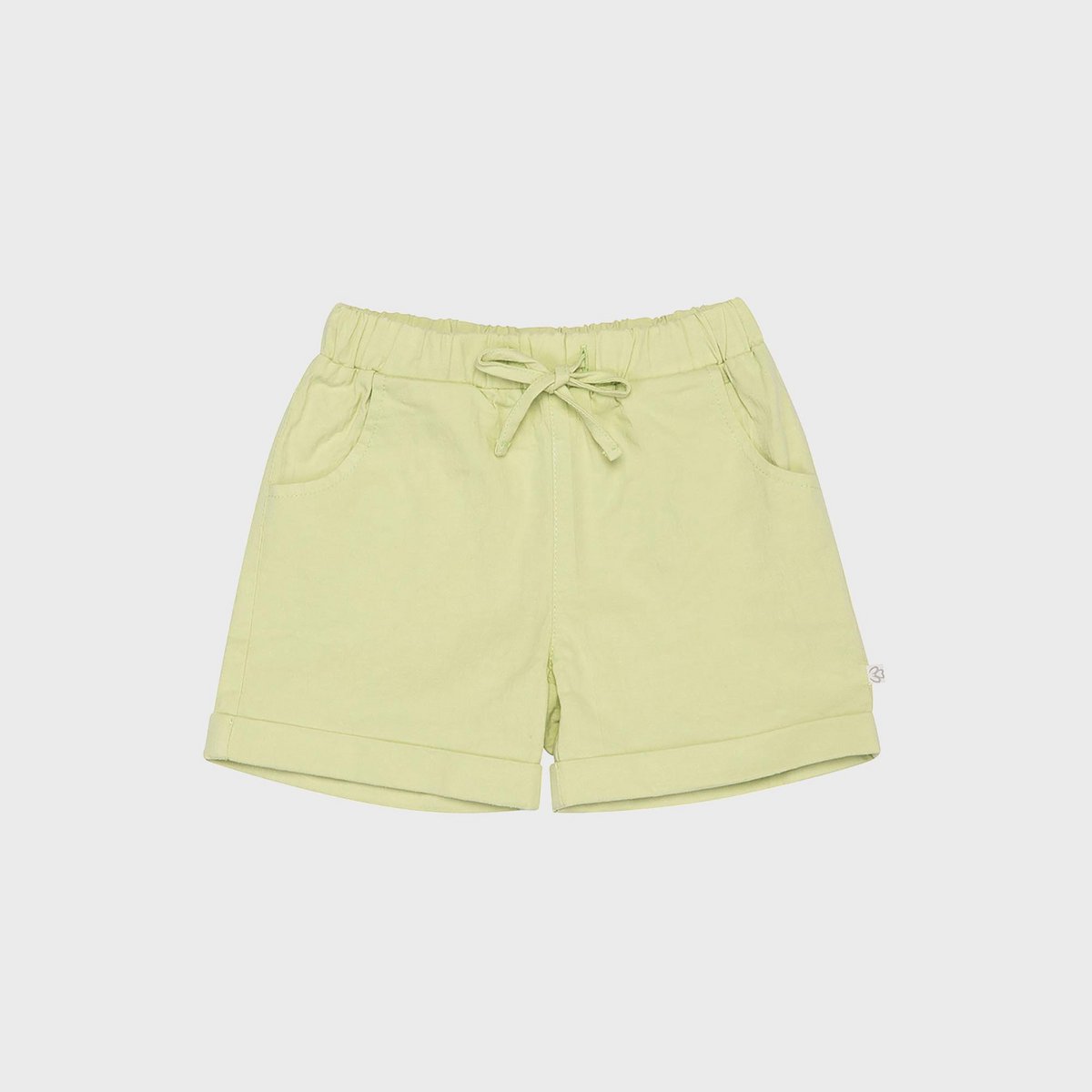 Bio Gabardine Baby Shorts Grün mit typischer Diagonalbindung des Stoffes.