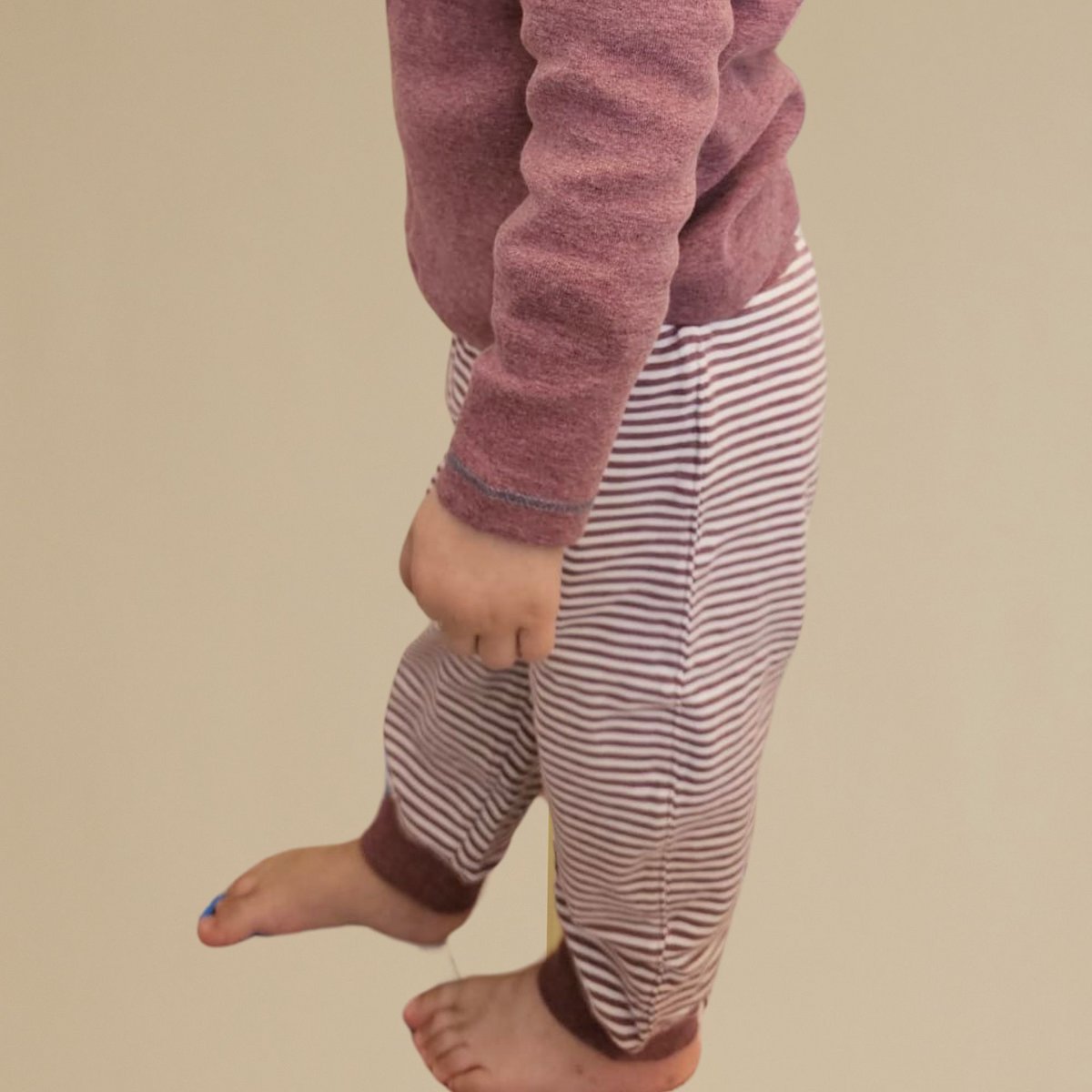 OrganicEra Bio-Babyhose mit Gummizug, Bordeaux gestreift