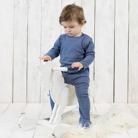 Bio Baby Schlafanzug Indigo – Füße & umklappbare Fäustlinge – Detailansicht 2