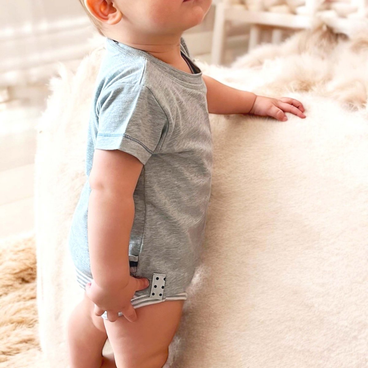 Weicher Bio Baby Kurzarm T-Shirt Body Aqua Melange – Baumwoll Einteiler mit Druckknöpfen