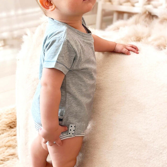 Bio Baby Kurzarm T-Shirt Body Aqua Melange – Druckknöpfe – Detailansicht 2