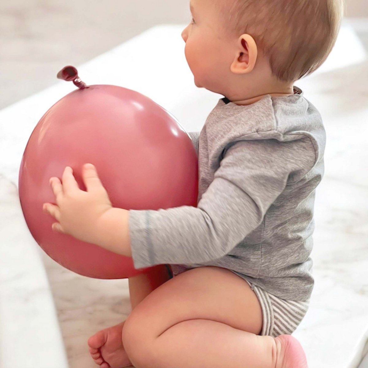 Baby Langarm Body Grau aus Bio-Baumwolle | Weicher T-Shirt Einteiler mit 2-Schicht-Look