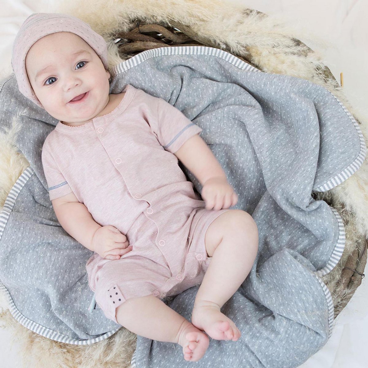 Bio Babydecke Grau Gestreift aus Baumwolle für Kinderwagen und Wiege.