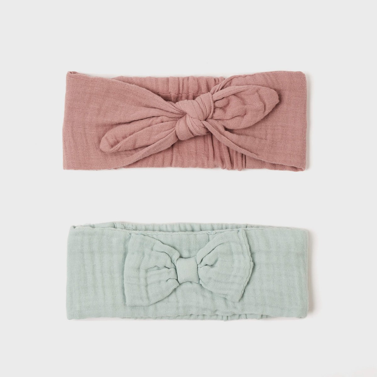 Zwei Bio-Musselin Baby Stirnbänder mit Schleife in Aqua und Pflaume, weich und dehnbar.