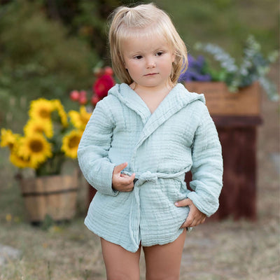 Minzfarbener Bio Musselin Kinder Kapuzenbademantel, Grösse 3-4 Jahre.