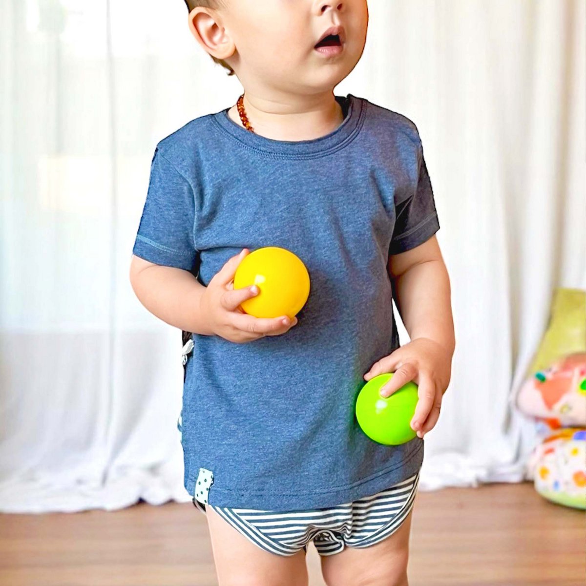 Weicher Bio-Baumwoll Baby Kurzarm T-Shirt Body in Indigo Melange.