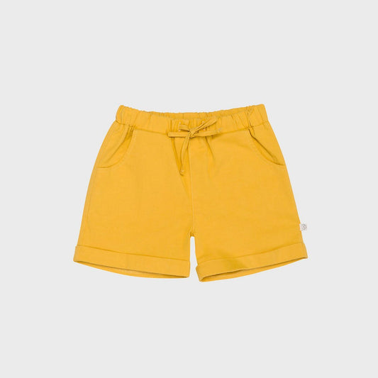 Vorderansicht der Bio Baby Gabardine Shorts in Senf.