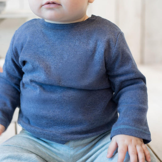 Bio Baby Langarmshirt Indigo aus weicher Bio-Baumwolle – Detailansicht 2