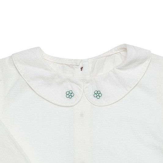 Weiße Bio Baumwoll Baby Mädchen Bluse mit Peter Pan Kragen – Detailansicht 2