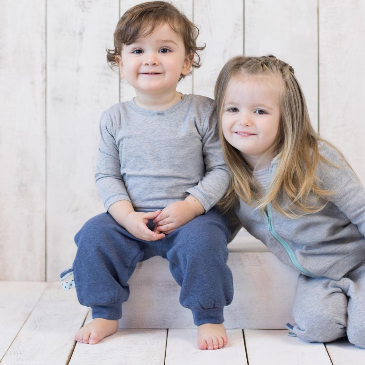 Morbida maglietta da neonato a maniche lunghe in cotone biologico – T-shirt grigio melange