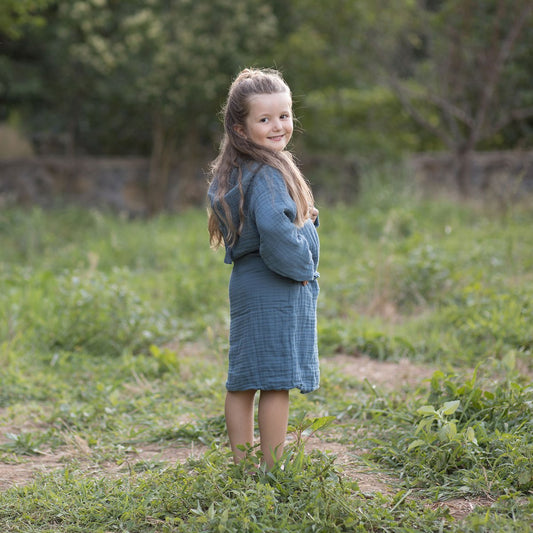 OrganicEra Kinderbademantel aus Bio-Musselin, 7–8 Jahre, Indigo