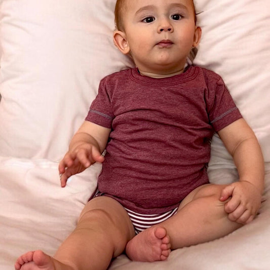 Bio Baumwolle Baby Kurzarm T-Shirt Body Bordeaux – Detailansicht 2