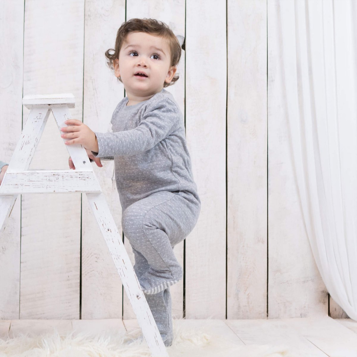 OrganicEra Bio-Schlafanzug für Babys mit Füßen, Grau