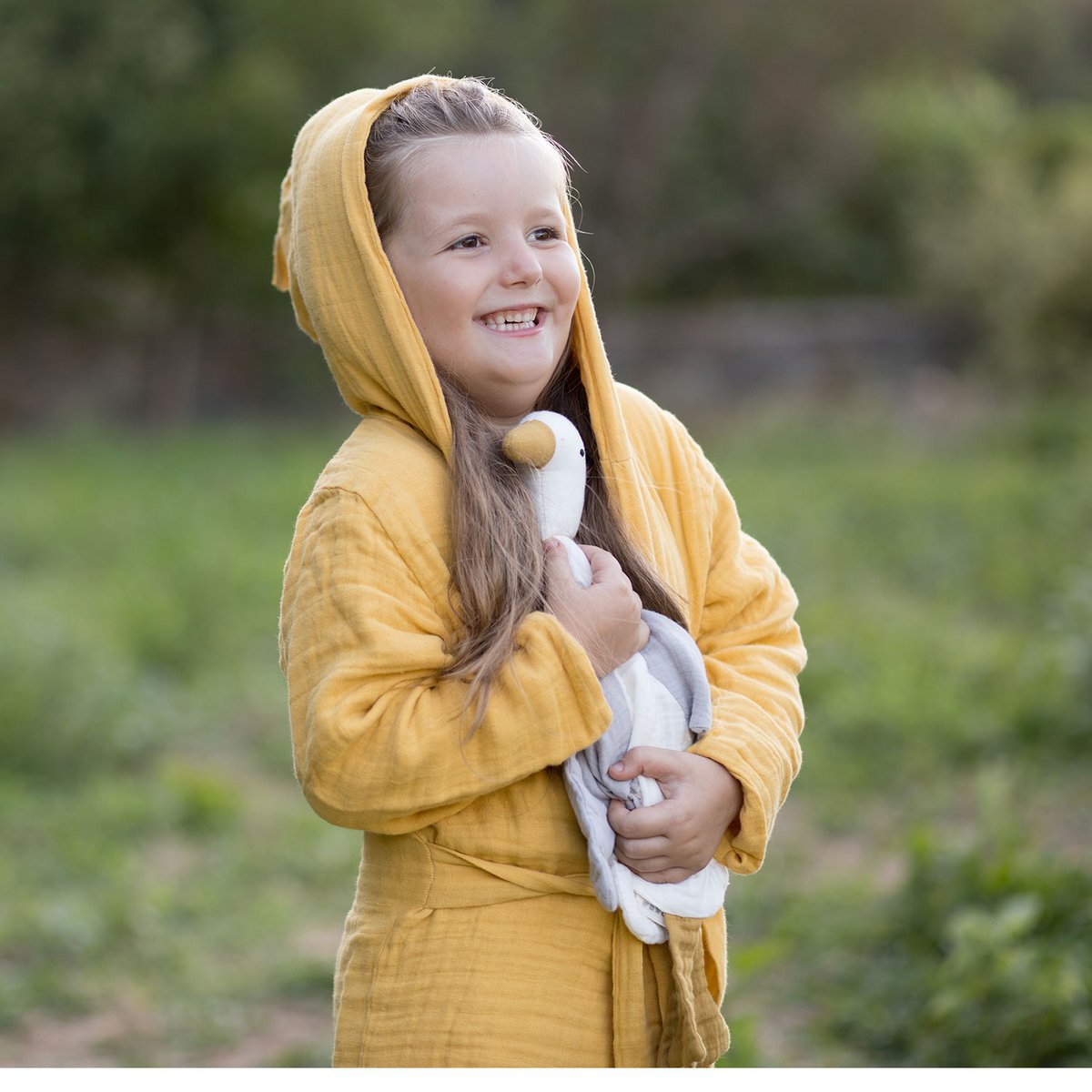 OrganicEra Kinderbademantel aus Bio-Musselin, 3–4 Jahre, Senf
