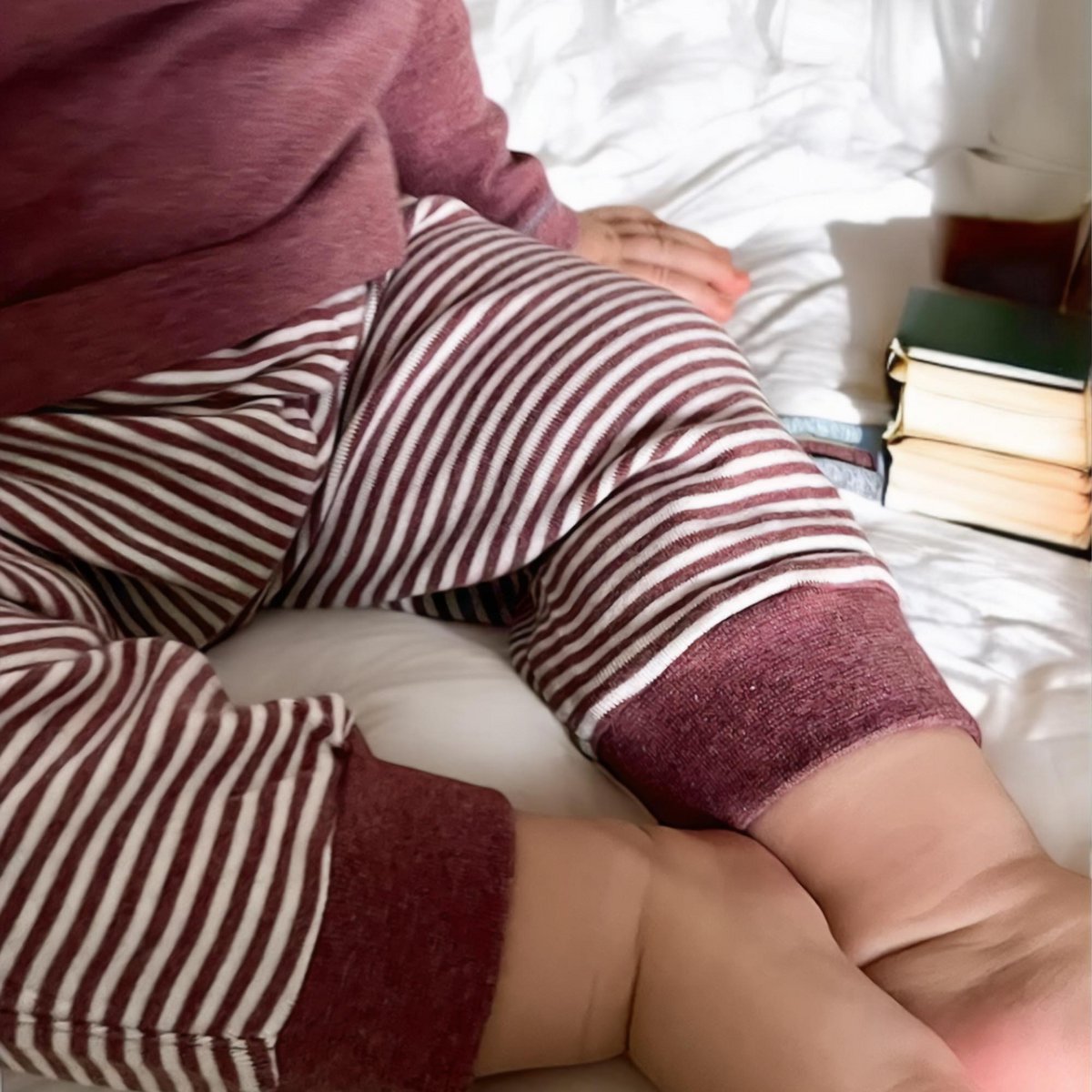 OrganicEra Bio-Babyhose mit Gummizug, Bordeaux gestreift