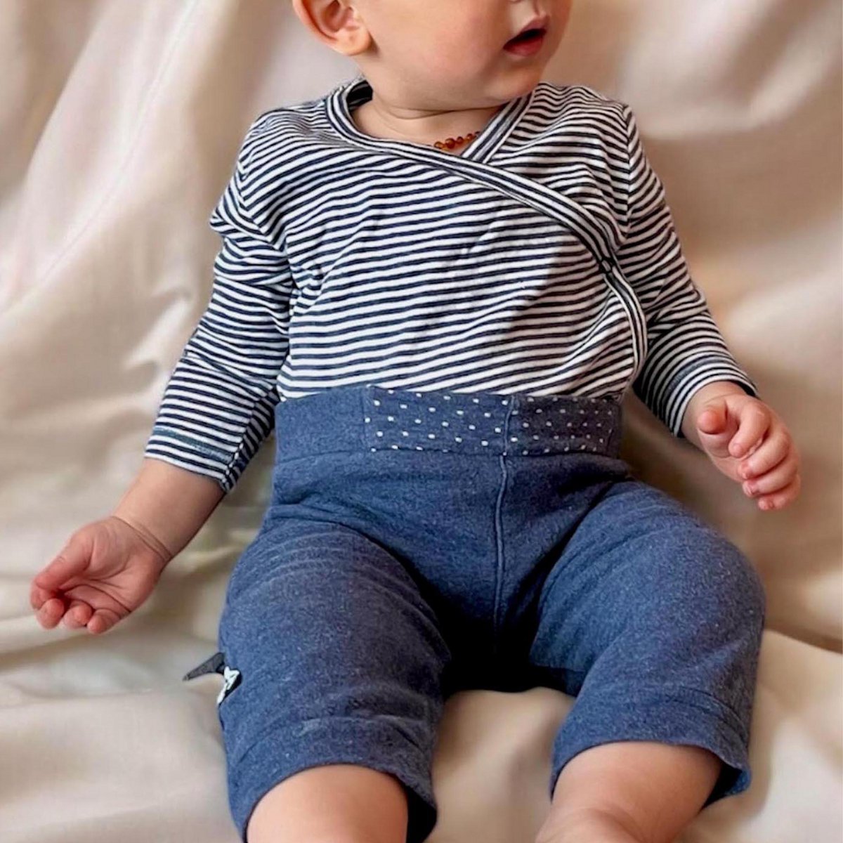 Bio Baby Langarm Kimono Wickelbody aus Bio-Baumwolle – Indigo Gestreift