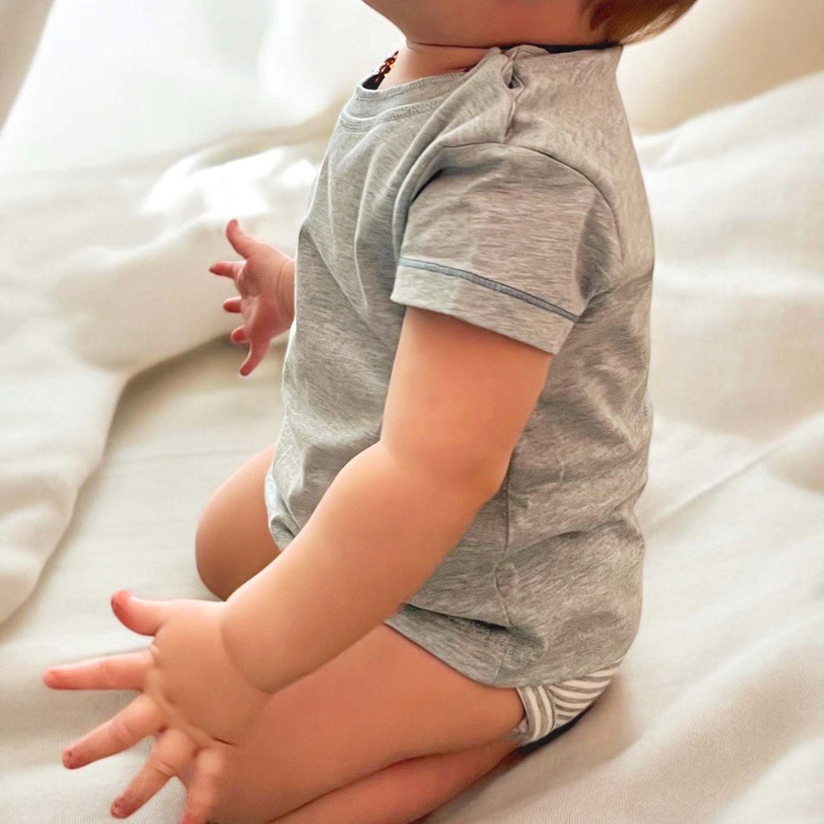 Weicher Bio Baby Kurzarm T-Shirt Body Aqua Melange – Baumwoll Einteiler mit Druckknöpfen