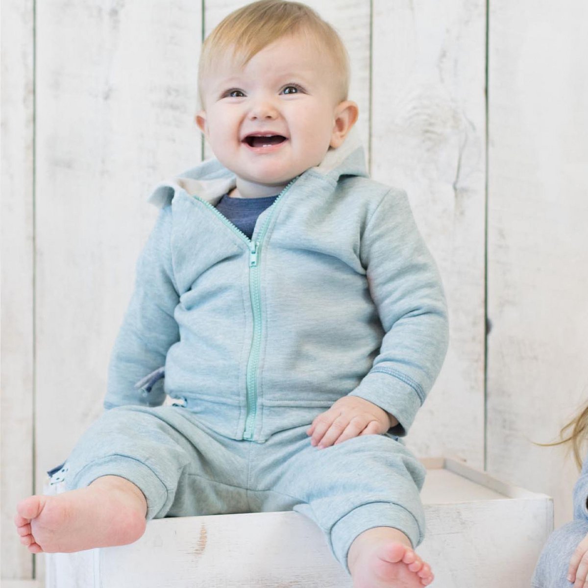 Weiche Kapuzenjacke aus BIO-Baumwolle für Babys