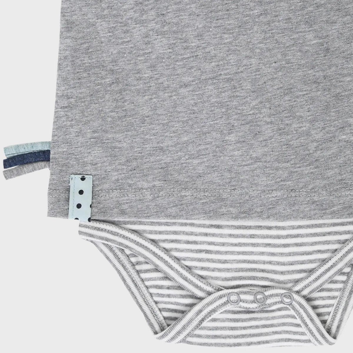 Baby Langarm Body Grau aus Bio-Baumwolle | Weicher T-Shirt Einteiler mit 2-Schicht-Look