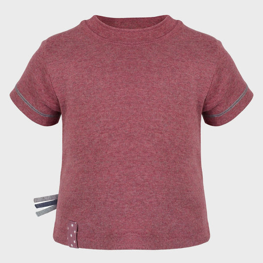 Bio Baby Kurzarm T-Shirt in Bordeaux mit Ripp-Design.