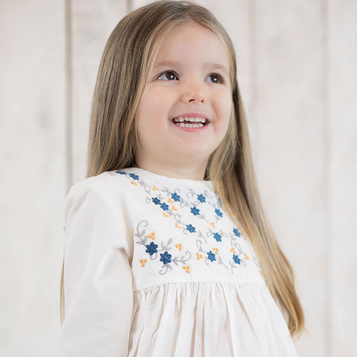 OrganicEra Bio Vual Baby-Mädchen-Tunika mit Stickerei, Weiß